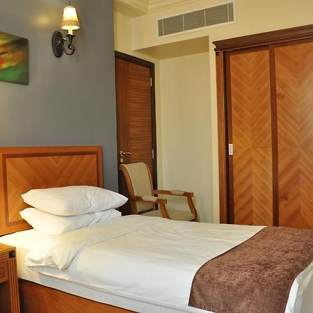 La Rosa Hotel By Brother International Muskat Bagian luar foto